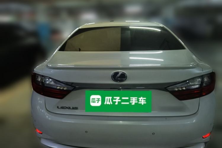 Used Lexus ES 2017 300h Mark Levinson Comfort Edition Rear