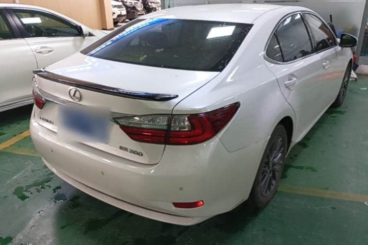 Used Lexus ES 2017 200 30th Anniversary Edition Rear Right 45 Deg