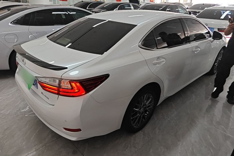 Used Lexus ES 2017 200 30th Anniversary Edition Rear Right 45 Deg