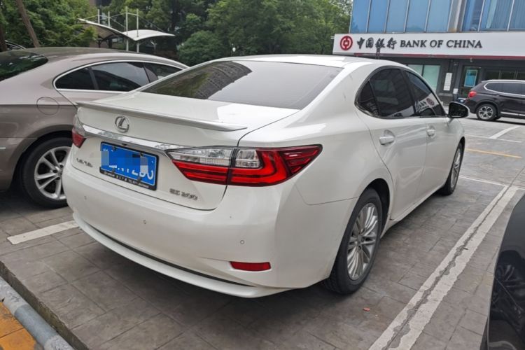 Used Lexus ES 2017 200 30th Anniversary Edition Rear Right 45 Deg