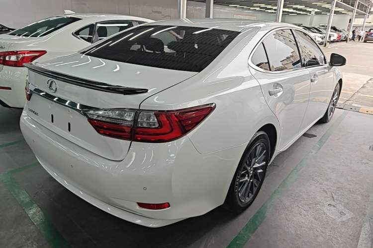 Used Lexus ES 2017 200 30th Anniversary Edition Rear Right 45 Deg