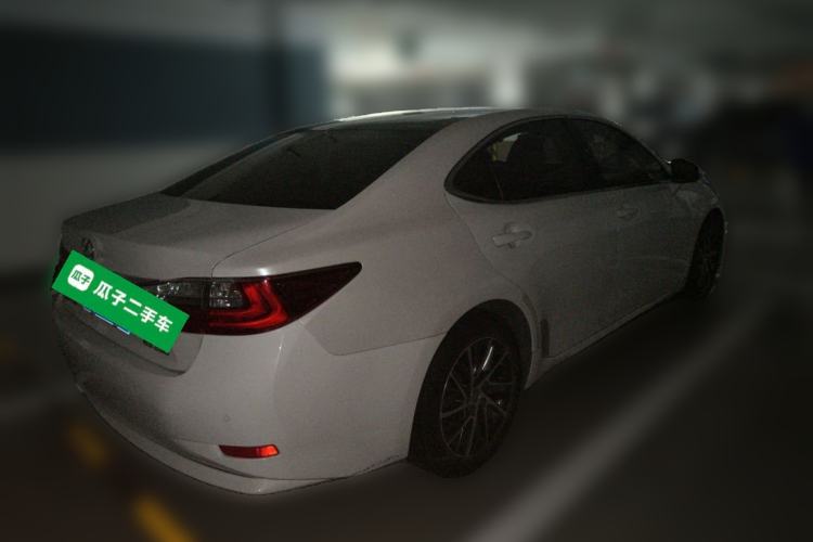 Used Lexus ES 2017 250 Mark Levinson Luxury Edition Rear Right 45 Deg