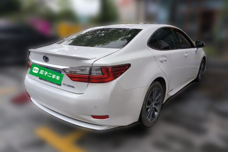 Used Lexus ES 2017 300h Mark Levinson Luxury Edition Rear Right 45 Deg