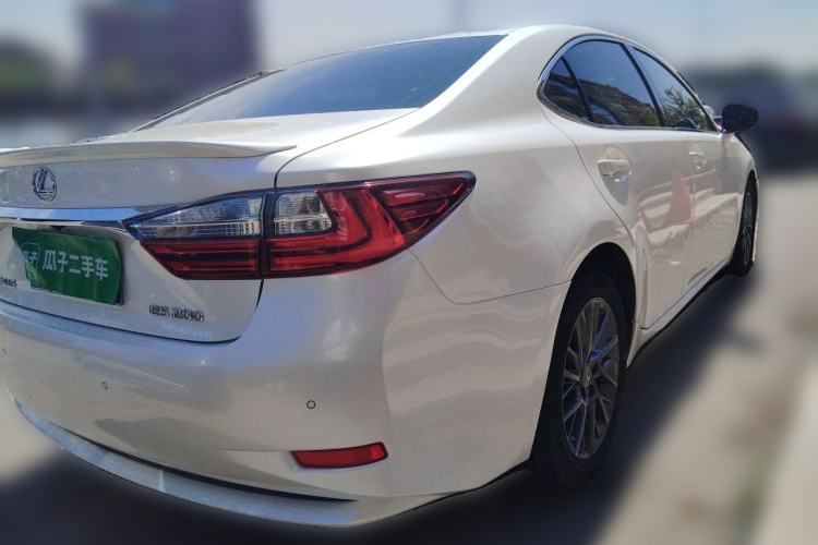 Used Lexus ES 2017 200 30th Anniversary Edition Rear Right 45 Deg