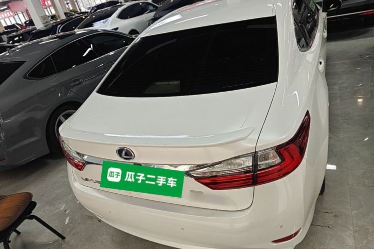 Used Lexus ES 2017 300h Mark Levinson Comfort Edition Rear