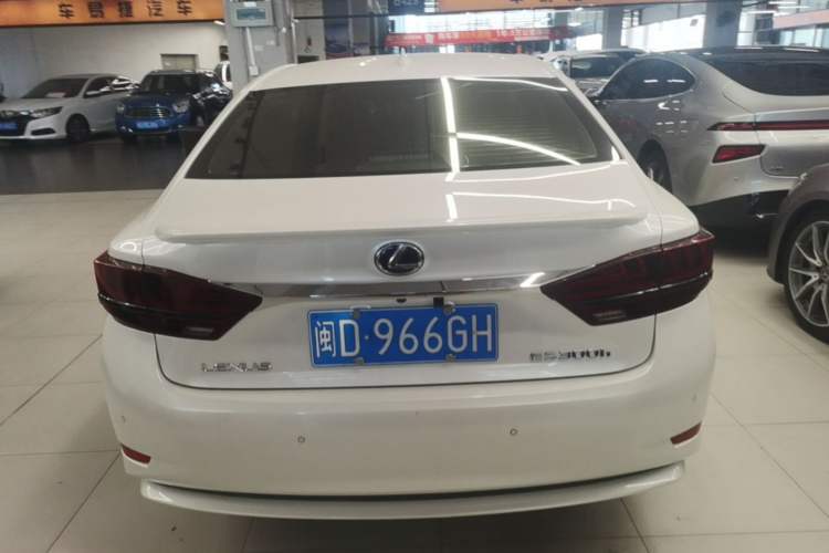 Used Lexus ES 2017 300h Mark Levinson Comfort Edition Rear