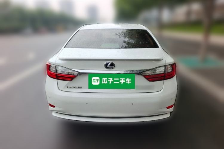 Used Lexus ES 2017 300h Mark Levinson Comfort Edition Rear