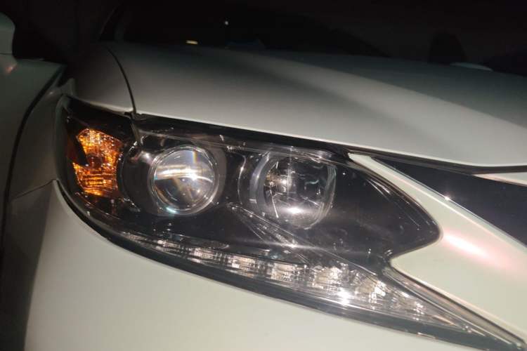 Used Lexus ES 2017 200 30th Anniversary Edition Right Front Headlight