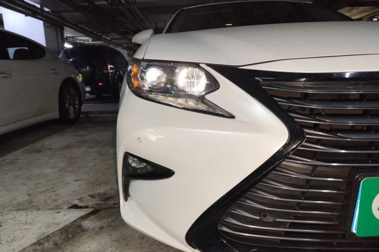 Used Lexus ES 2017 200 30th Anniversary Edition Right Front Headlight
