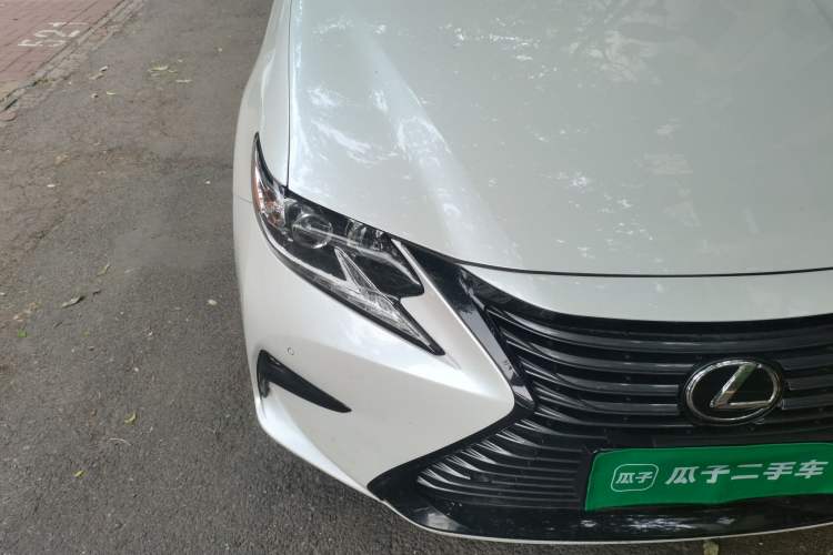 Used Lexus ES 2017 200 30th Anniversary Edition Right Front Headlight
