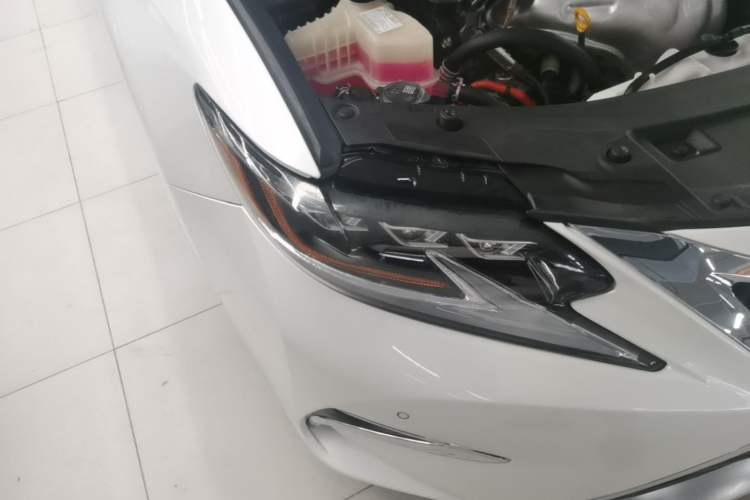 Used Lexus ES 2017 300h Mark Levinson Comfort Edition Right Front Headlight