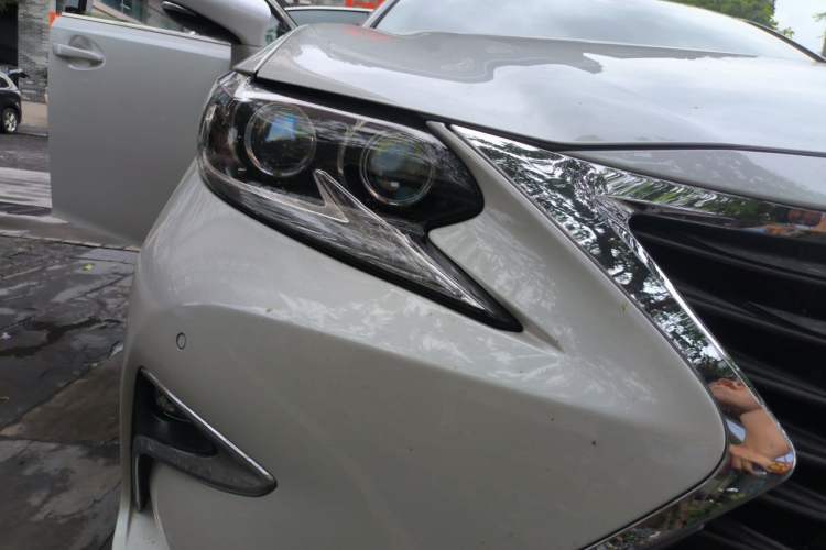 Used Lexus ES 2017 300h Mark Levinson Luxury Edition Right Front Headlight