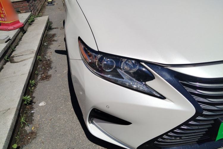 Used Lexus ES 2017 200 30th Anniversary Edition Right Front Headlight