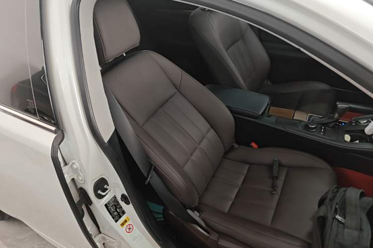 Used Lexus ES 2017 200 30th Anniversary Edition Right Front Seat