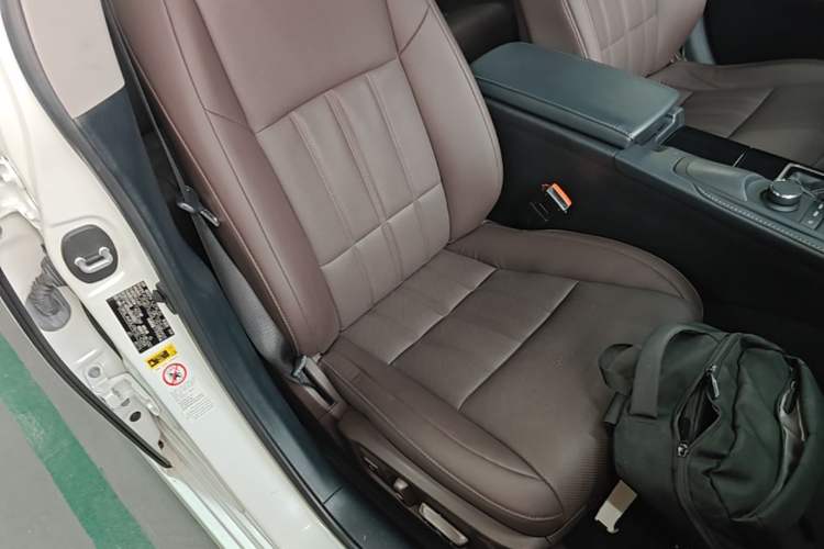 Used Lexus ES 2017 200 30th Anniversary Edition Right Front Seat