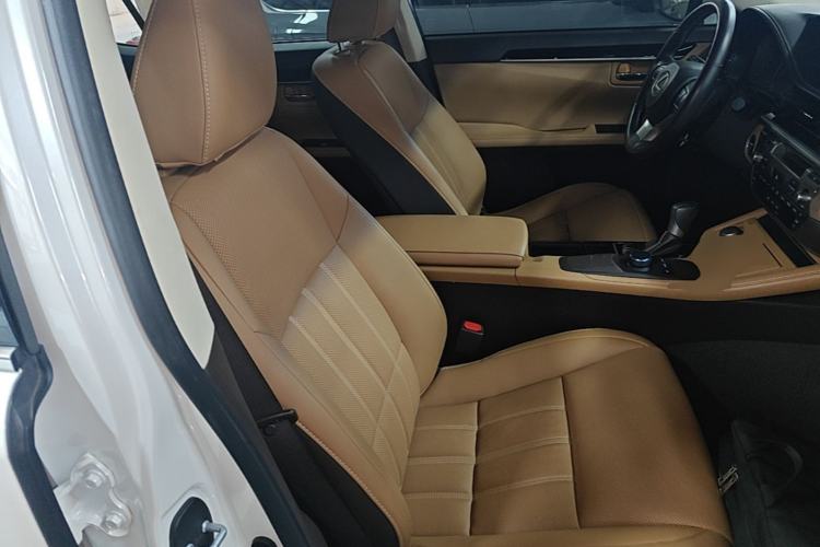 Used Lexus ES 2017 300h Mark Levinson Comfort Edition Right Front Seat