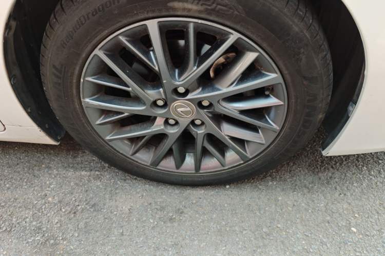 Used Lexus ES 2017 200 30th Anniversary Edition Right Front Wheel Hub