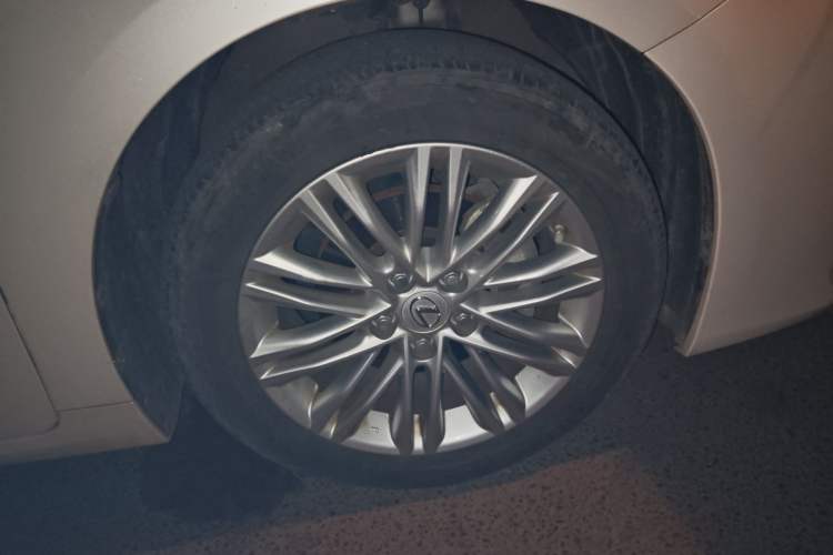 Used Lexus ES 2017 200 30th Anniversary Edition Right Front Wheel Hub
