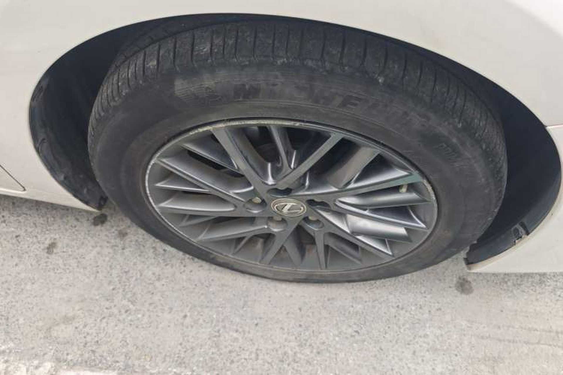 Used Lexus ES 2017 200 30th Anniversary Edition Right Front Wheel Hub
