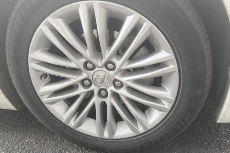 Used Lexus ES 2017 200 30th Anniversary Edition Right Front Wheel Hub