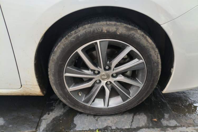 Used Lexus ES 2017 300h Mark Levinson Luxury Edition Right Front Wheel Hub
