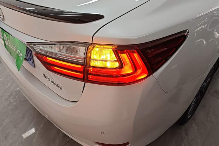 Used Lexus ES 2017 200 30th Anniversary Edition Right Rear Taillight