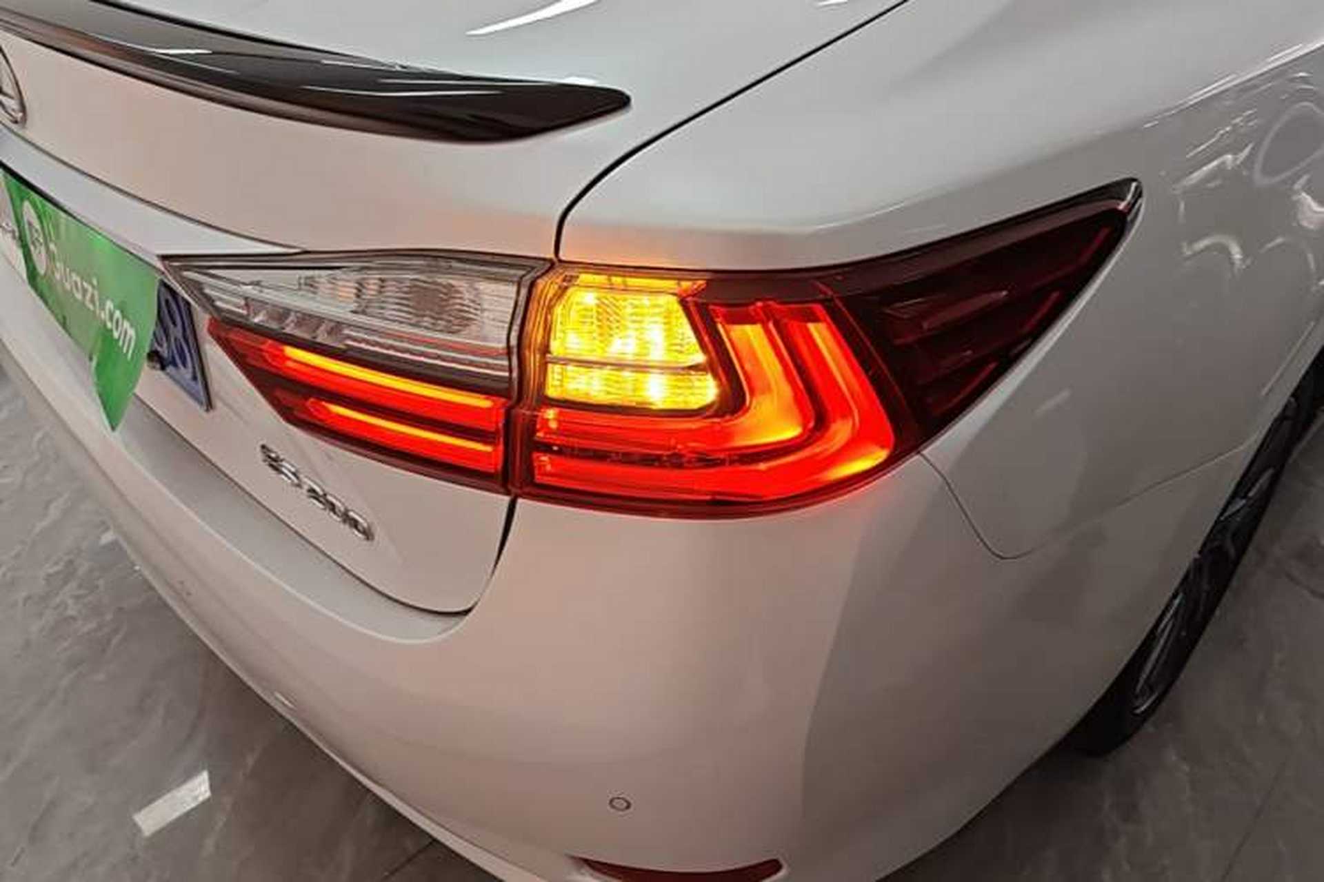 Used Lexus ES 2017 200 30th Anniversary Edition Right Rear Taillight