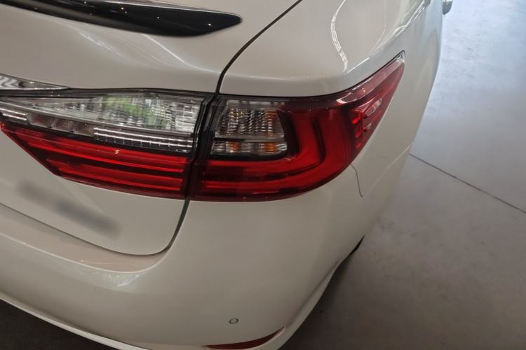 Used Lexus ES 2017 200 30th Anniversary Edition Right Rear Taillight