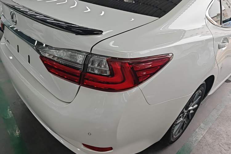 Used Lexus ES 2017 200 30th Anniversary Edition Right Rear Taillight