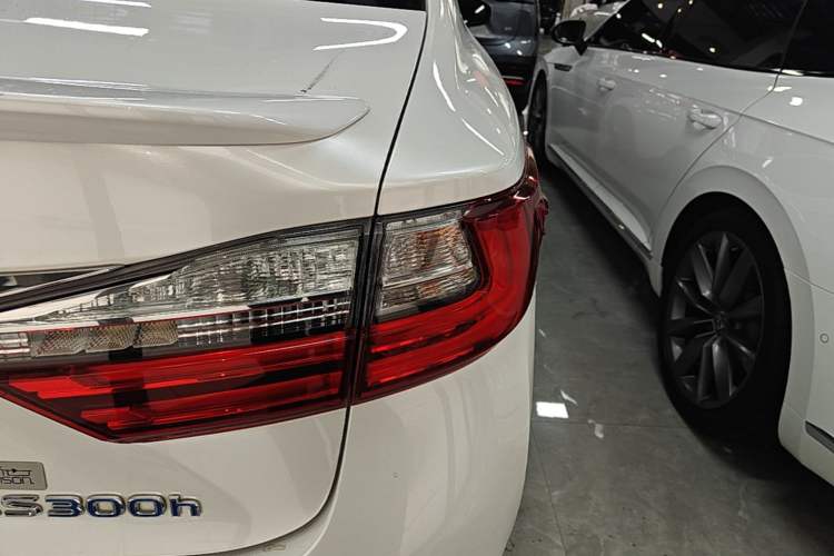 Used Lexus ES 2017 300h Mark Levinson Comfort Edition Right Rear Taillight