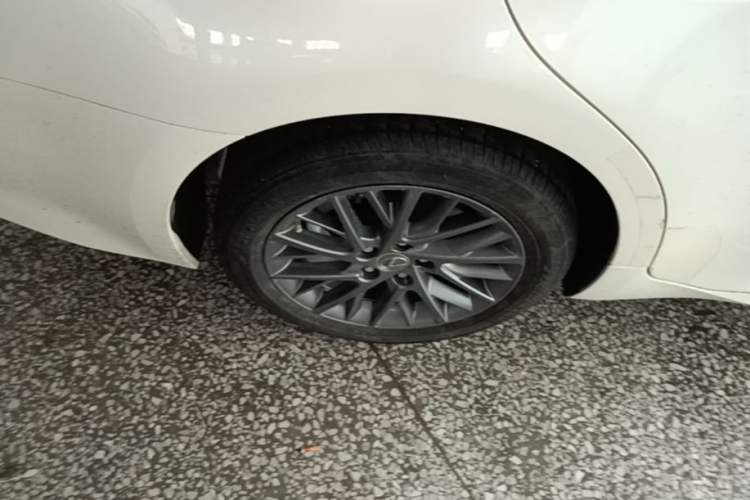 Used Lexus ES 2017 200 30th Anniversary Edition Right Rear Wheel Hub
