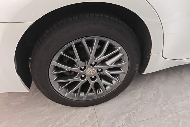 Used Lexus ES 2017 200 30th Anniversary Edition Right Rear Wheel Hub