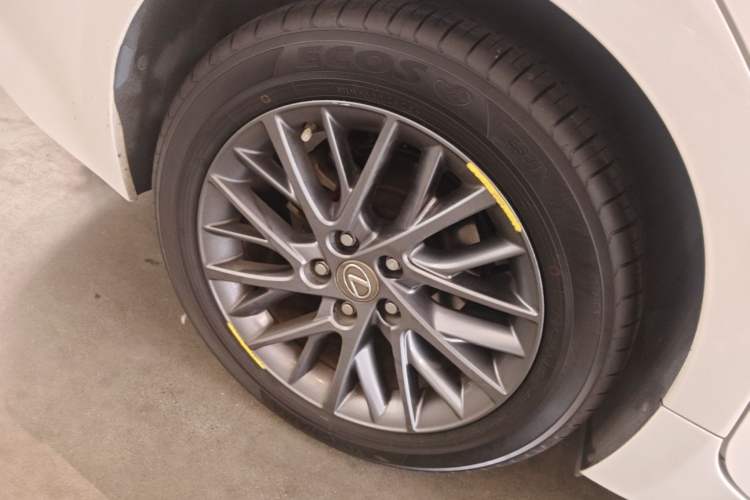 Used Lexus ES 2017 200 30th Anniversary Edition Right Rear Wheel Hub