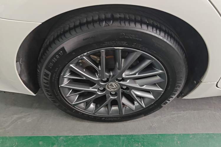 Used Lexus ES 2017 200 30th Anniversary Edition Right Rear Wheel Hub