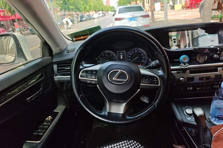 Used Lexus ES 2017 200 30th Anniversary Edition Steering Wheel
