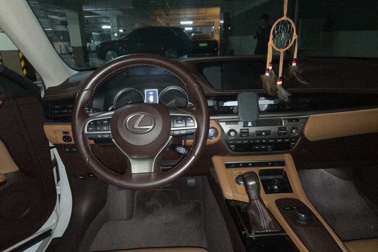Used Lexus ES 2017 250 Mark Levinson Luxury Edition Steering Wheel