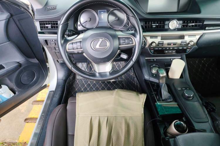 Used Lexus ES 2017 200 30th Anniversary Edition Steering Wheel