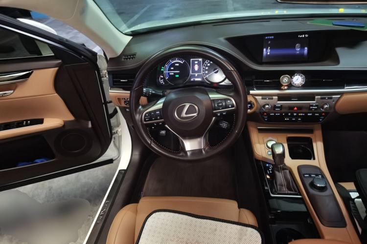 Used Lexus ES 2017 300h Mark Levinson Comfort Edition Steering Wheel