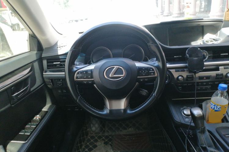 Used Lexus ES 2017 300h Mark Levinson Comfort Edition Steering Wheel