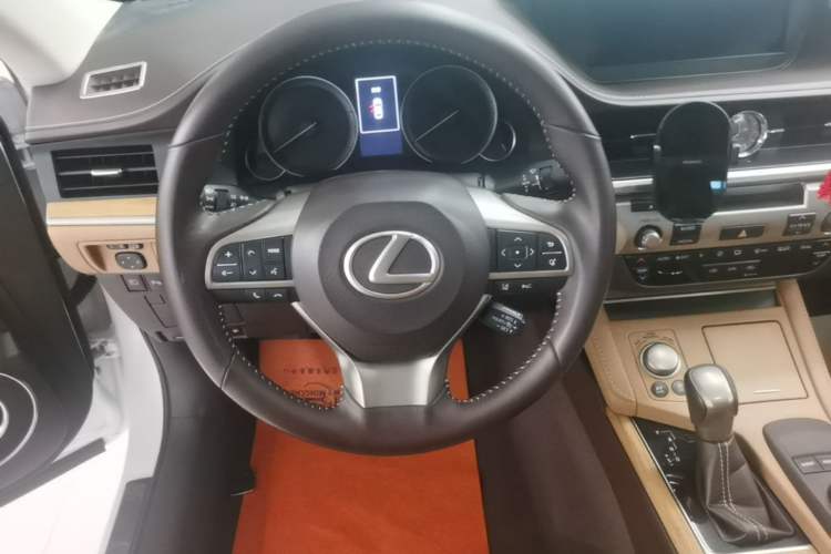Used Lexus ES 2017 300h Mark Levinson Comfort Edition Steering Wheel