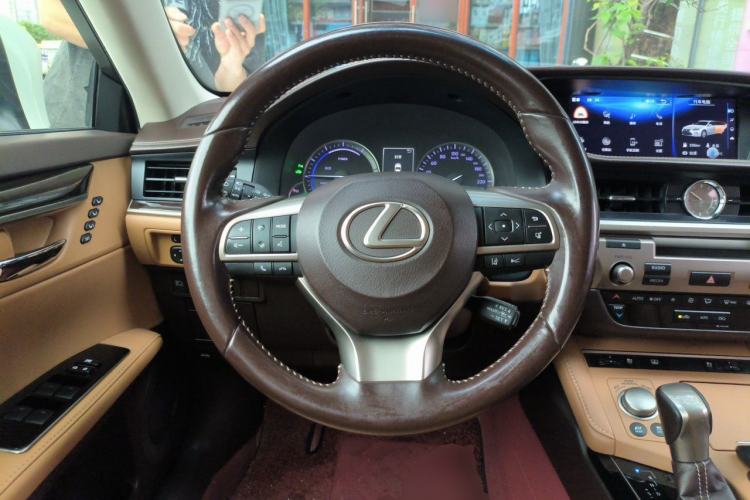 Used Lexus ES 2017 300h Mark Levinson Luxury Edition Steering Wheel