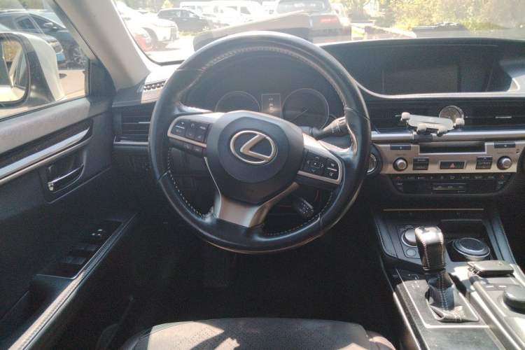 Used Lexus ES 2017 200 30th Anniversary Edition Steering Wheel
