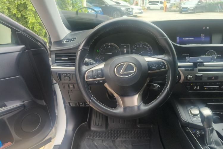 Used Lexus ES 2017 200 30th Anniversary Edition Steering Wheel