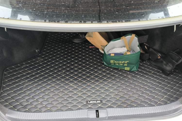 Used Lexus ES 2017 200 30th Anniversary Edition Trunk