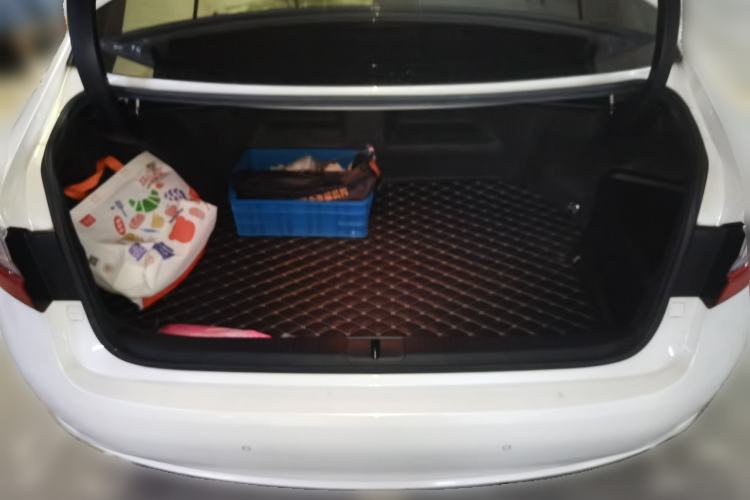 Used Lexus ES 2017 300h Mark Levinson Comfort Edition Trunk