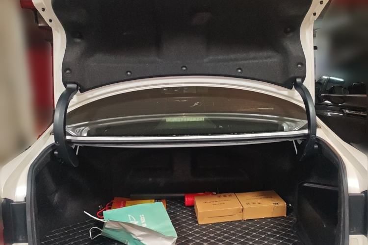 Used Lexus ES 2017 300h Mark Levinson Comfort Edition Trunk
