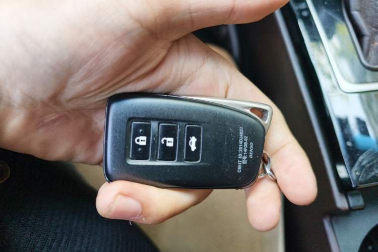 Used Lexus ES 2017 300h Mark Levinson Comfort Edition Vehicle Key