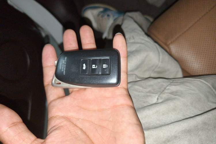 Used Lexus ES 2017 250 Mark Levinson Luxury Edition Vehicle Key