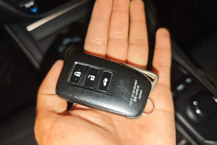 Used Lexus ES 2017 300h Mark Levinson Comfort Edition Vehicle Key