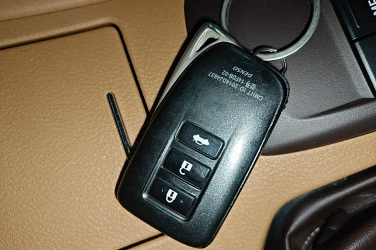 Used Lexus ES 2017 300h Mark Levinson Comfort Edition Vehicle Key